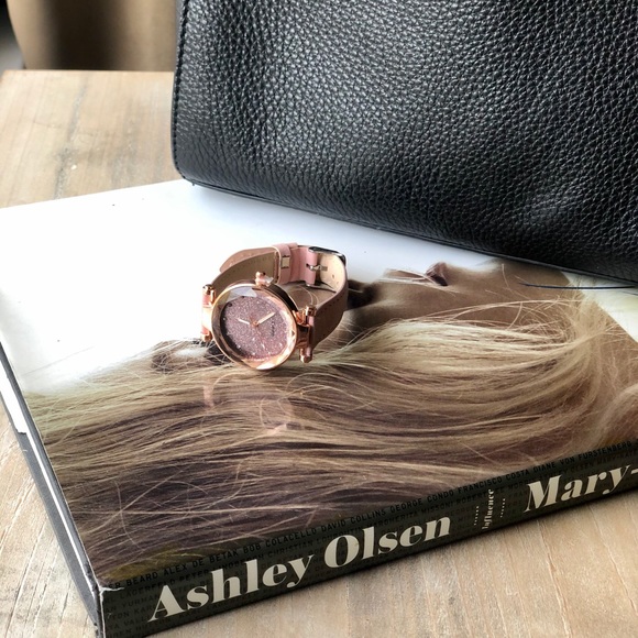 🆕 SPARKLES Wristwatch in Rosewater - Picture 2 of 5